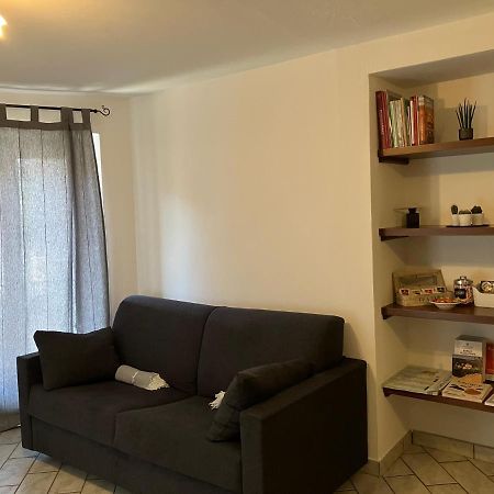 Un Passo Dal Castello Apartment Бароло Екстериор снимка