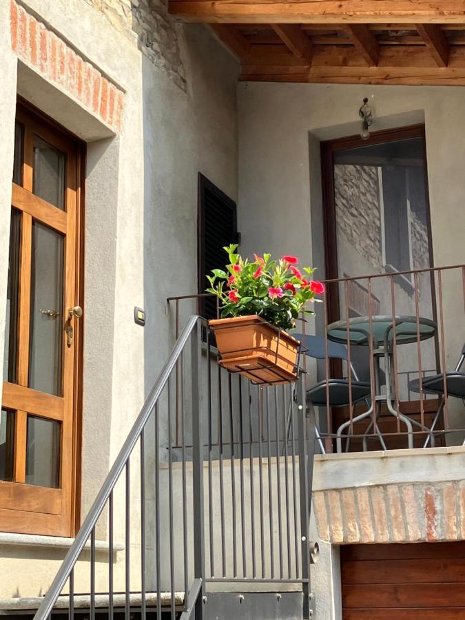 Un Passo Dal Castello Apartment Бароло Екстериор снимка